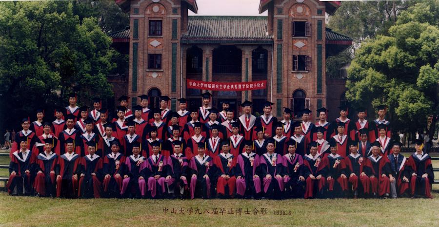 1998届毕业生合影 