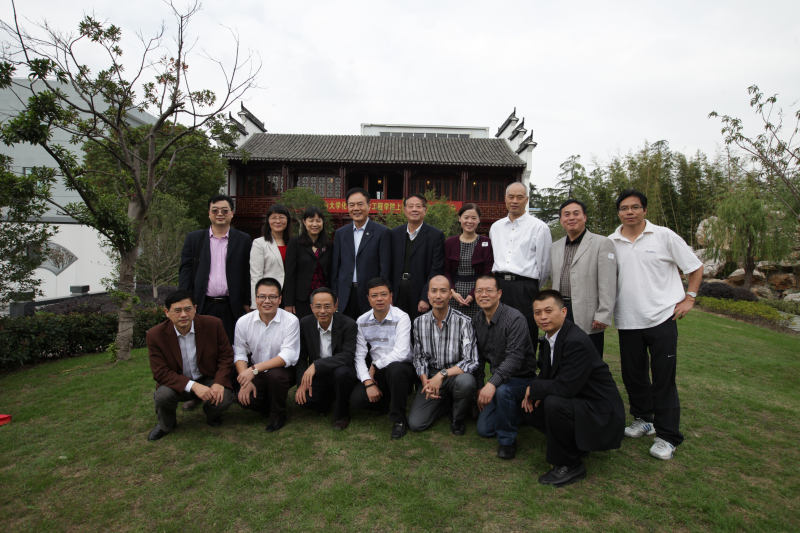 申城回首丰盛堂，秋日共忆康乐园