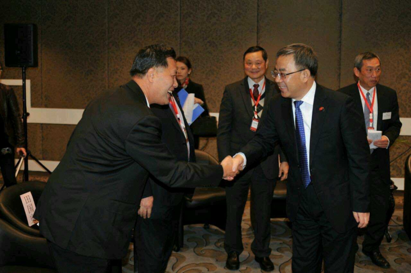 中央政治局委员、广东省委书记胡春华访新，会见swag色情
化学系82级校友黄伟雄 